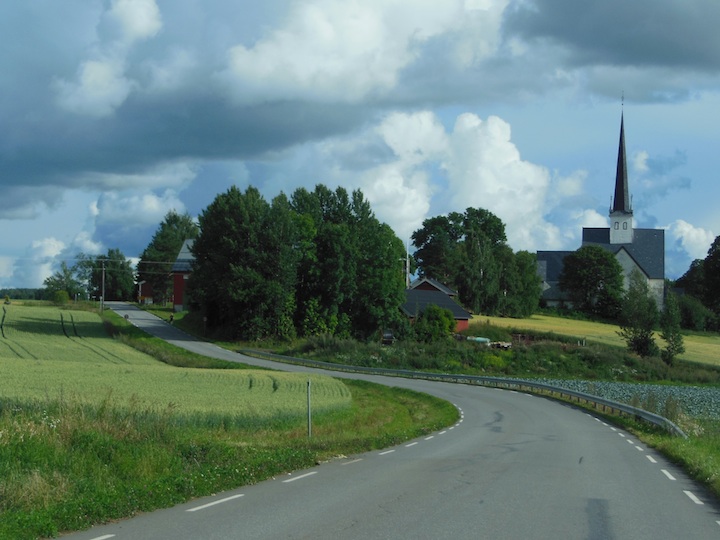 Stange Kirke with road